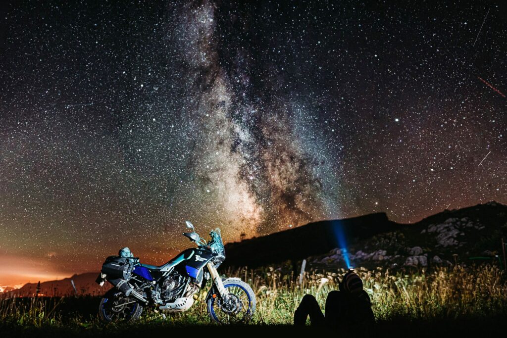 moto camping nuit voie lactée