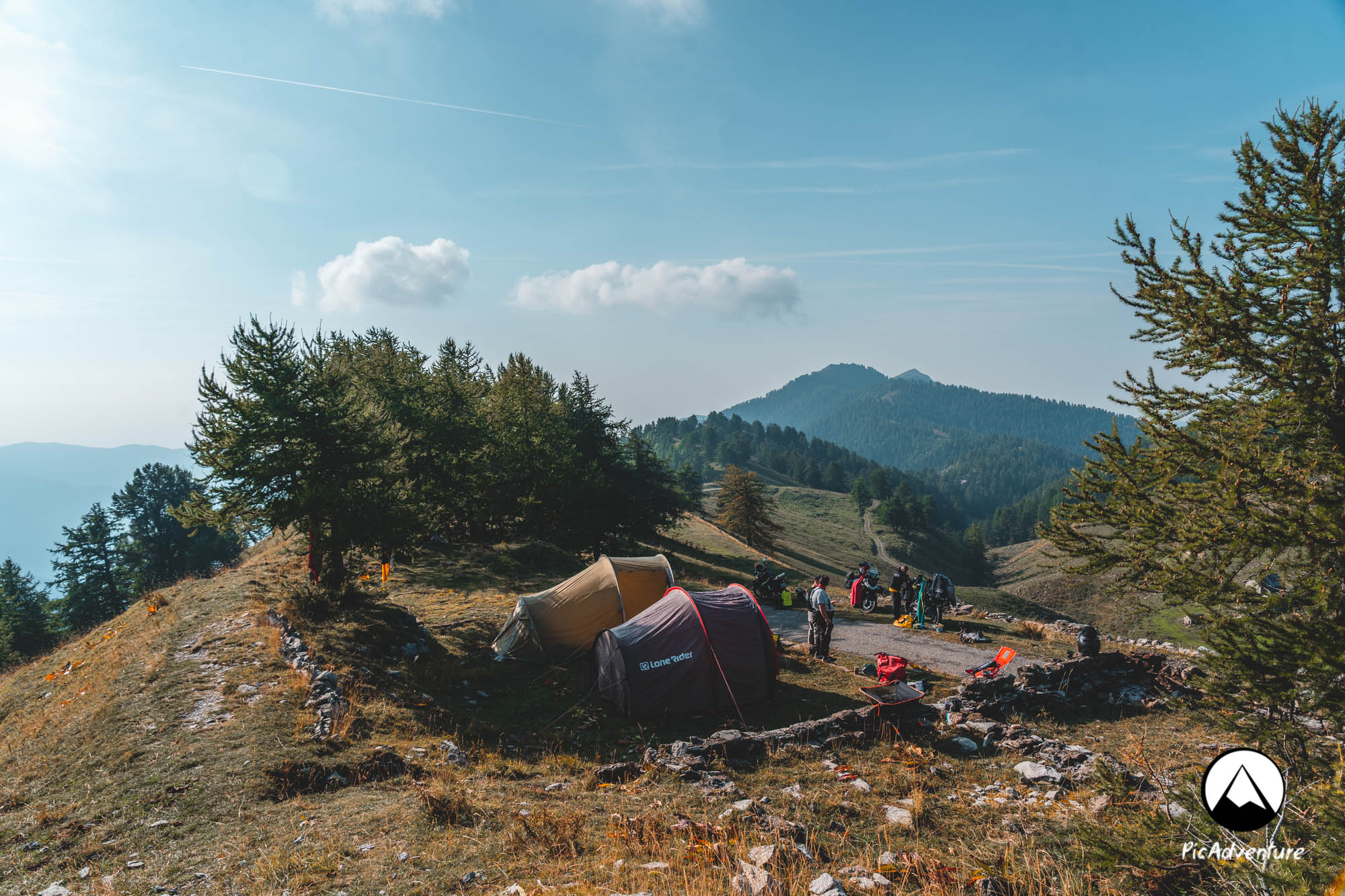 camping au milieu de la montagne